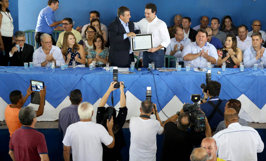 Governador Carlos Massa Ratinho Júnior participa da posse da nova diretoria da Associação dos Municípios do Norte Pioneiro (Amunorpi). O prefeito de Pinhalão, Sérgio Rodrigues é o presidente da Associação. - Pinhalão, 22/01/2019 - Foto: Jaelson Lucas/ANPr