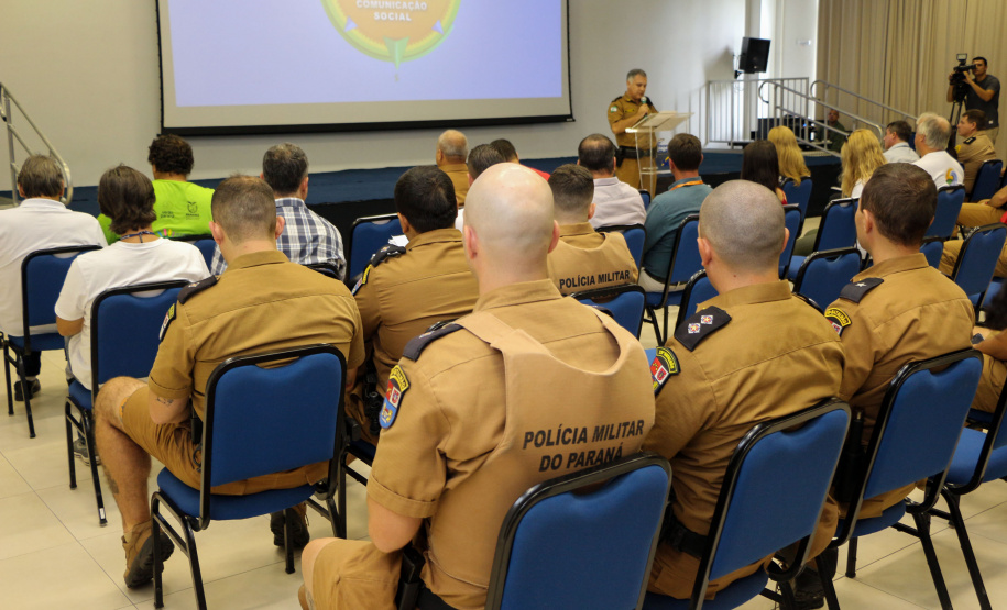 O balanço de 60 dias da Operação Verão Paraná 2018/2019, divulgado nesta sexta-feira (22), aponta a redução de crimes e aumento de atendimento do cidadão nos serviços públicos oferecidos pelo Governo do Estado, em comparação com a temporada anterior. O resultado foi apresentado pelo secretário de Segurança Pública e Administração Penitenciária, Luiz Felipe Kraemer Carbonell, coordenador estadual da Operação Verão.Foto: Soldado Amanda Morais