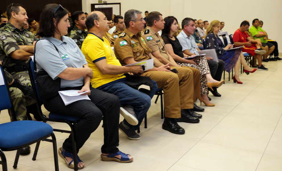 O balanço de 60 dias da Operação Verão Paraná 2018/2019, divulgado nesta sexta-feira (22), aponta a redução de crimes e aumento de atendimento do cidadão nos serviços públicos oferecidos pelo Governo do Estado, em comparação com a temporada anterior. O resultado foi apresentado pelo secretário de Segurança Pública e Administração Penitenciária, Luiz Felipe Kraemer Carbonell, coordenador estadual da Operação Verão.Foto: Soldado Amanda Morais