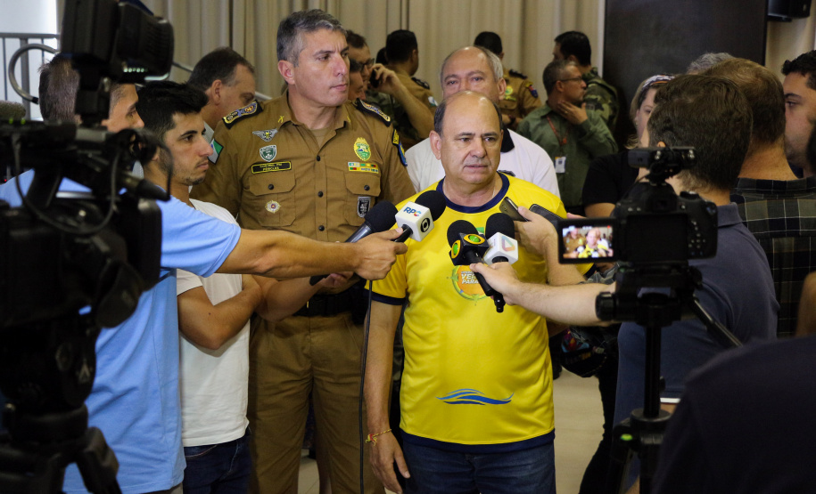 O balanço de 60 dias da Operação Verão Paraná 2018/2019, divulgado nesta sexta-feira (22), aponta a redução de crimes e aumento de atendimento do cidadão nos serviços públicos oferecidos pelo Governo do Estado, em comparação com a temporada anterior. O resultado foi apresentado pelo secretário de Segurança Pública e Administração Penitenciária, Luiz Felipe Kraemer Carbonell, coordenador estadual da Operação Verão.Foto: Soldado Amanda Morais