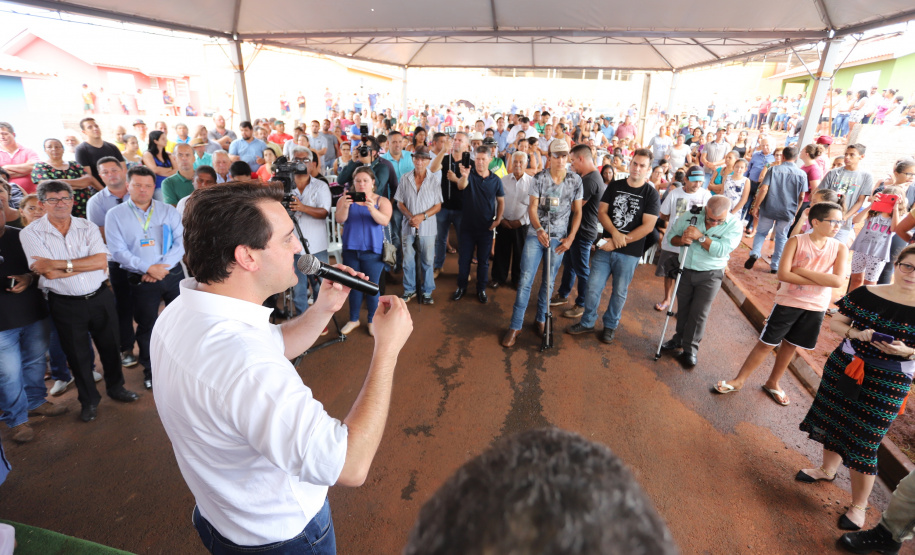 Quarenta e nove famílias de Florestópolis, município da região Norte do Paraná, concretizaram nesta sexta-feira (22) o sonho da casa própria. Elas vão morar no Residencial José Alves dos Santos, inaugurado pelo governador Carlos Massa Ratinho Junior, pelo presidente da Companhia de Habitação do Paraná (Cohapar), Jorge Lange, e o prefeito Nelson Correia Junior. - Florestópolis, 22/01/2019 - Foto: José Fernando Ogura/ANPr