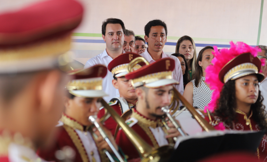 Quarenta e nove famílias de Florestópolis, município da região Norte do Paraná, concretizaram nesta sexta-feira (22) o sonho da casa própria. Elas vão morar no Residencial José Alves dos Santos, inaugurado pelo governador Carlos Massa Ratinho Junior, pelo presidente da Companhia de Habitação do Paraná (Cohapar), Jorge Lange, e o prefeito Nelson Correia Junior. - Florestópolis, 22/01/2019 - Foto: José Fernando Ogura/ANPr