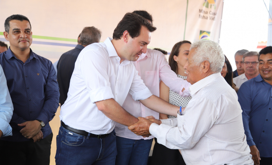 Quarenta e nove famílias de Florestópolis, município da região Norte do Paraná, concretizaram nesta sexta-feira (22) o sonho da casa própria. Elas vão morar no Residencial José Alves dos Santos, inaugurado pelo governador Carlos Massa Ratinho Junior, pelo presidente da Companhia de Habitação do Paraná (Cohapar), Jorge Lange, e o prefeito Nelson Correia Junior. - Florestópolis, 22/01/2019 - Foto: José Fernando Ogura/ANPr
