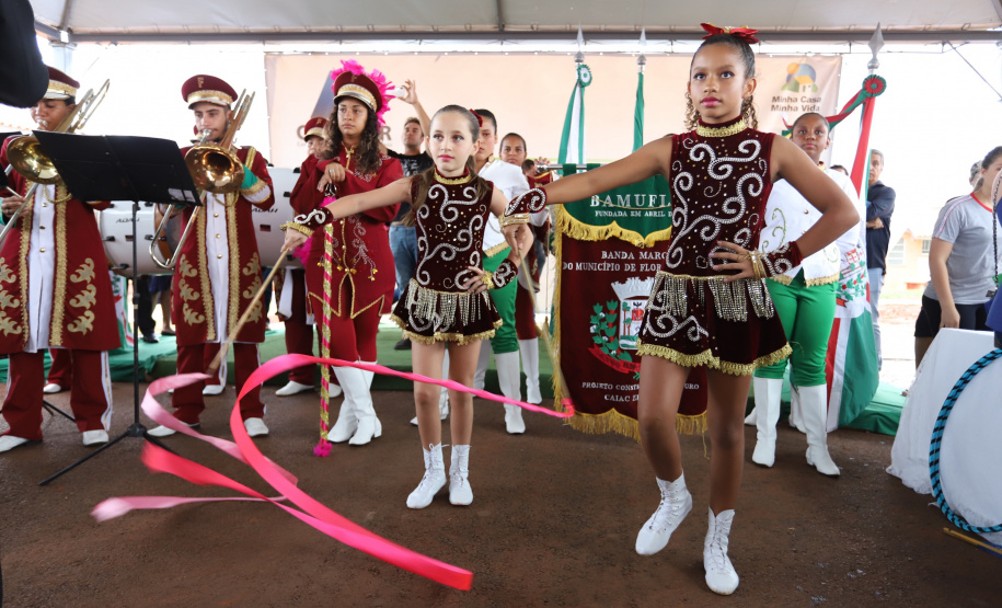 Quarenta e nove famílias de Florestópolis, município da região Norte do Paraná, concretizaram nesta sexta-feira (22) o sonho da casa própria. Elas vão morar no Residencial José Alves dos Santos, inaugurado pelo governador Carlos Massa Ratinho Junior, pelo presidente da Companhia de Habitação do Paraná (Cohapar), Jorge Lange, e o prefeito Nelson Correia Junior. - Florestópolis, 22/01/2019 - Foto: José Fernando Ogura/ANPr