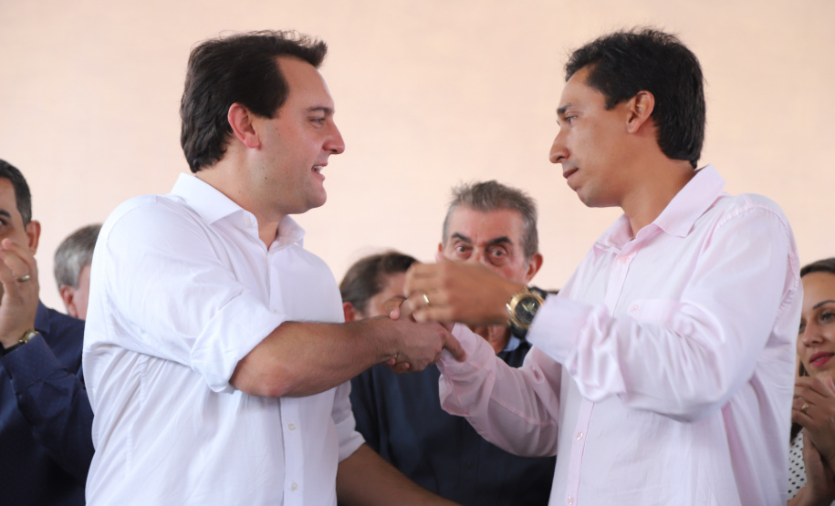 Quarenta e nove famílias de Florestópolis, município da região Norte do Paraná, concretizaram nesta sexta-feira (22) o sonho da casa própria. Elas vão morar no Residencial José Alves dos Santos, inaugurado pelo governador Carlos Massa Ratinho Junior, pelo presidente da Companhia de Habitação do Paraná (Cohapar), Jorge Lange, e o prefeito Nelson Correia Junior. - Florestópolis, 22/01/2019 - Foto: José Fernando Ogura/ANPr