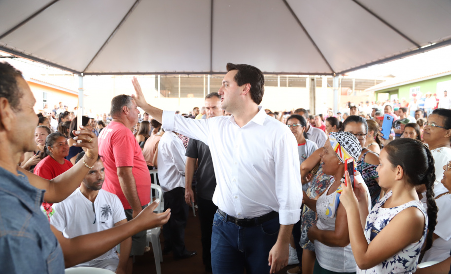 Quarenta e nove famílias de Florestópolis, município da região Norte do Paraná, concretizaram nesta sexta-feira (22) o sonho da casa própria. Elas vão morar no Residencial José Alves dos Santos, inaugurado pelo governador Carlos Massa Ratinho Junior, pelo presidente da Companhia de Habitação do Paraná (Cohapar), Jorge Lange, e o prefeito Nelson Correia Junior. - Florestópolis, 22/01/2019 - Foto: José Fernando Ogura/ANPr