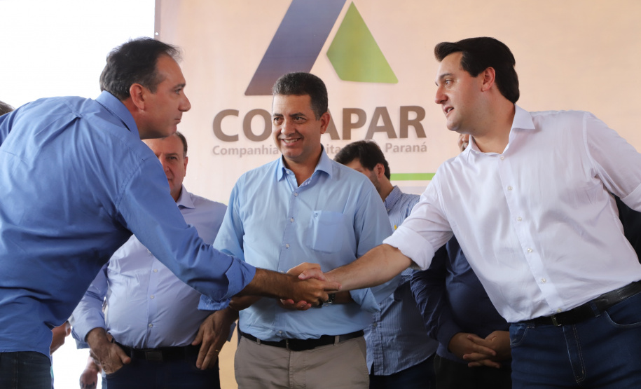 Quarenta e nove famílias de Florestópolis, município da região Norte do Paraná, concretizaram nesta sexta-feira (22) o sonho da casa própria. Elas vão morar no Residencial José Alves dos Santos, inaugurado pelo governador Carlos Massa Ratinho Junior, pelo presidente da Companhia de Habitação do Paraná (Cohapar), Jorge Lange, e o prefeito Nelson Correia Junior. - Florestópolis, 22/01/2019 - Foto: José Fernando Ogura/ANPr