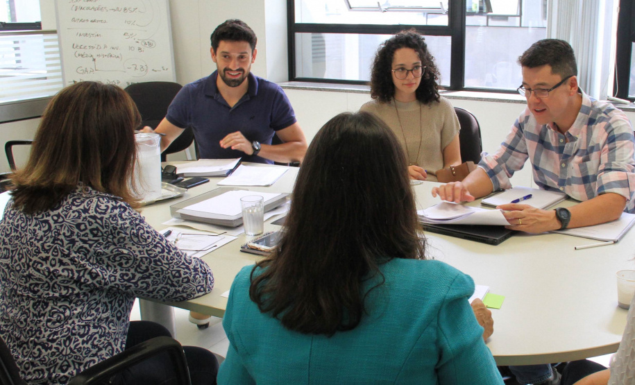 A Comissão Plurisecretarial do Plano de Desenvolvimento Regional Sustentável - PDS Metrópole Paraná Norte- reuniu-se nesta sexta-feira (22), no Palácio das Araucárias, em Curitiba, com integrantes do Consórcio Cobrape-Urbtec, responsável pela metodologia.  -  Curitiba, 22/02/2019  -  Foto: Divulgação SEDU