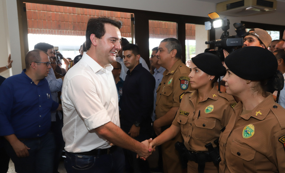 O governador Carlos Massa Ratinho Jr entregou nesta sexta(22) novas viaturas, aparelhos etolométricos e coletes balísticos às unidades da Polícia Militar que pertencem ao 2 Comando Regional - Londrina e região. Londrina,22/02/2019 -  Foto: Rodrigo Félix Leal/ANPr