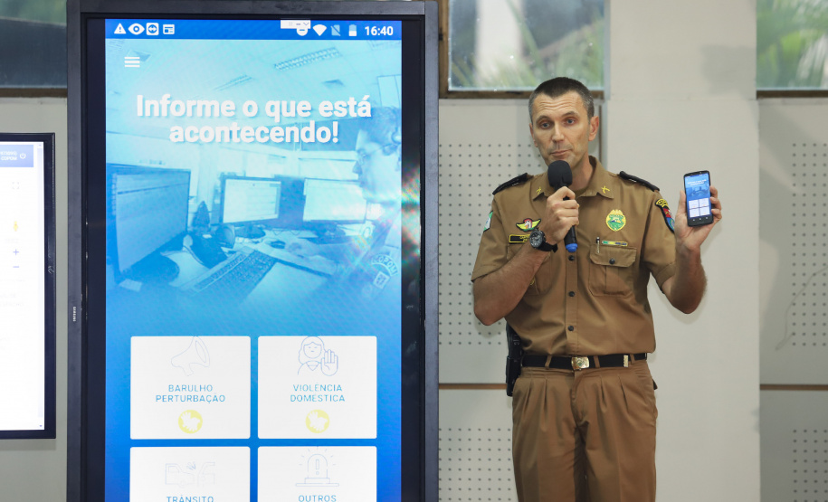 O governador Carlos Massa Ratinho Jr entregou nesta sexta(22) novas viaturas, aparelhos etolométricos e coletes balísticos às unidades da Polícia Militar que pertencem ao 2 Comando Regional - Londrina e região. Londrina,22/02/2019 -  Foto: Rodrigo Félix Leal/ANPr