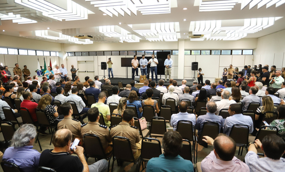 O governador Carlos Massa Ratinho Jr entregou nesta sexta(22) novas viaturas, aparelhos etolométricos e coletes balísticos às unidades da Polícia Militar que pertencem ao 2 Comando Regional - Londrina e região. Londrina,22/02/2019 -  Foto: Rodrigo Félix Leal/ANPr