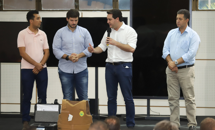 O governador Carlos Massa Ratinho Jr entregou nesta sexta(22) novas viaturas, aparelhos etolométricos e coletes balísticos às unidades da Polícia Militar que pertencem ao 2 Comando Regional - Londrina e região. Londrina,22/02/2019 -  Foto: Rodrigo Félix Leal/ANPr