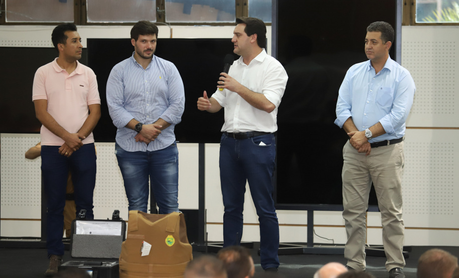 O governador Carlos Massa Ratinho Jr entregou nesta sexta(22) novas viaturas, aparelhos etolométricos e coletes balísticos às unidades da Polícia Militar que pertencem ao 2 Comando Regional - Londrina e região. Londrina,22/02/2019 -  Foto: Rodrigo Félix Leal/ANPr