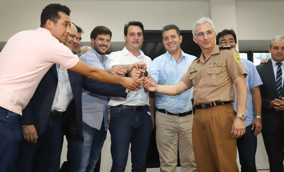 O governador Carlos Massa Ratinho Jr entregou nesta sexta(22) novas viaturas, aparelhos etolométricos e coletes balísticos às unidades da Polícia Militar que pertencem ao 2 Comando Regional - Londrina e região. Londrina,22/02/2019 -  Foto: Rodrigo Félix Leal/ANPr