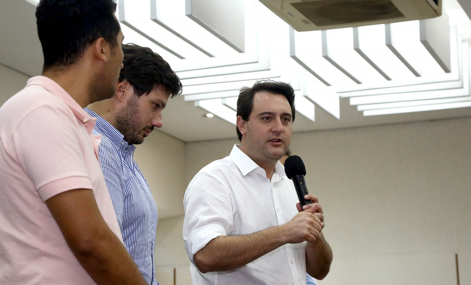 O governador Carlos Massa Ratinho Jr entregou nesta sexta(22) novas viaturas, aparelhos etolométricos e coletes balísticos às unidades da Polícia Militar que pertencem ao 2 Comando Regional - Londrina e região. Londrina,22/02/2019 Foto:Jaelson Lucas / ANPr
