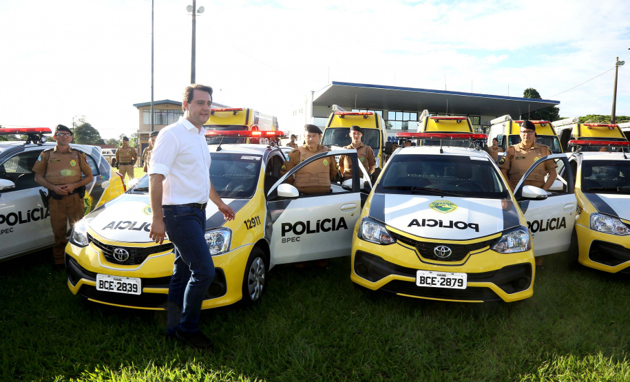 O governador Carlos Massa Ratinho Jr entregou nesta sexta(22) novas viaturas, aparelhos etolométricos e coletes balísticos às unidades da Polícia Militar que pertencem ao 2 Comando Regional - Londrina e região. Londrina,22/02/2019 Foto:Jaelson Lucas / ANPr