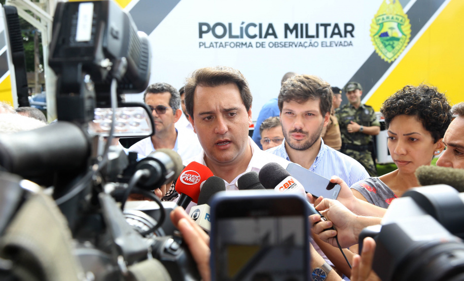 O governador Carlos Massa Ratinho Jr entregou nesta sexta(22) novas viaturas, aparelhos etolométricos e coletes balísticos às unidades da Polícia Militar que pertencem ao 2 Comando Regional - Londrina e região. Londrina,22/02/2019 Foto:Jaelson Lucas / ANPr