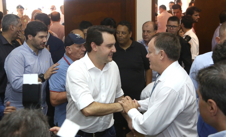 O governador Carlos Massa Ratinho Jr entregou nesta sexta(22) novas viaturas, aparelhos etolométricos e coletes balísticos às unidades da Polícia Militar que pertencem ao 2 Comando Regional - Londrina e região. Londrina,22/02/2019 Foto:Jaelson Lucas / ANPr
