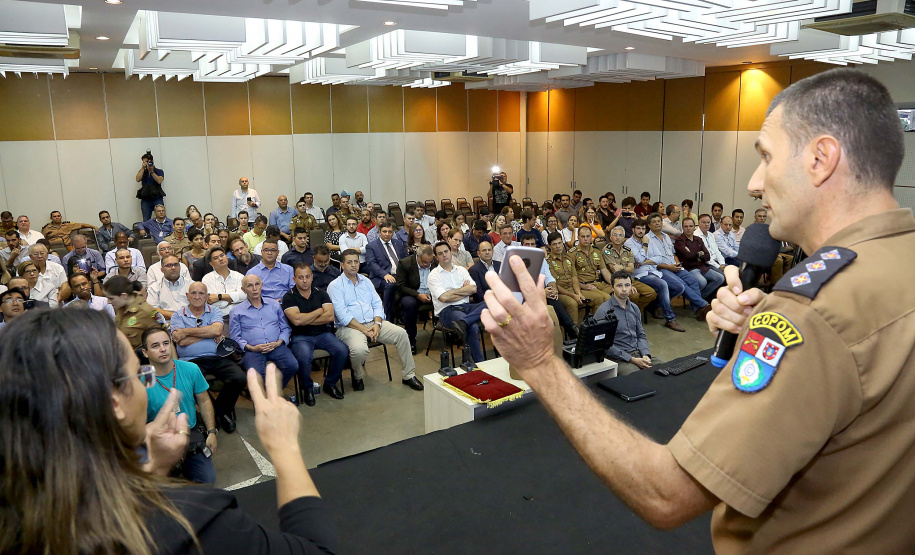 O governador Carlos Massa Ratinho Jr entregou nesta sexta(22) novas viaturas, aparelhos etolométricos e coletes balísticos às unidades da Polícia Militar que pertencem ao 2 Comando Regional - Londrina e região. Londrina,22/02/2019 Foto:Jaelson Lucas / ANPr