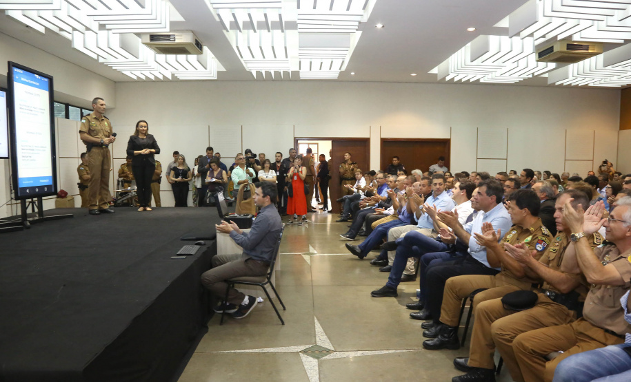 O governador Carlos Massa Ratinho Jr entregou nesta sexta(22) novas viaturas, aparelhos etolométricos e coletes balísticos às unidades da Polícia Militar que pertencem ao 2 Comando Regional - Londrina e região. Londrina,22/02/2019 Foto:Jaelson Lucas / ANPr