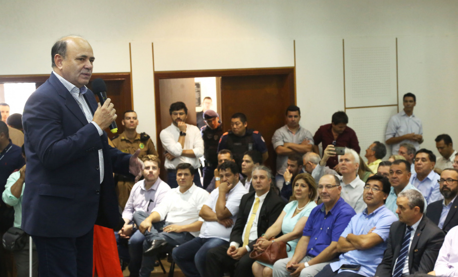 O governador Carlos Massa Ratinho Jr entregou nesta sexta(22) novas viaturas, aparelhos etolométricos e coletes balísticos às unidades da Polícia Militar que pertencem ao 2 Comando Regional - Londrina e região. Londrina,22/02/2019 Foto:Jaelson Lucas / ANPr