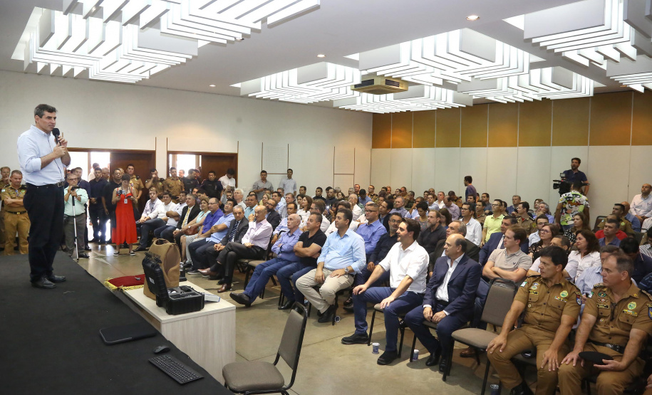 O governador Carlos Massa Ratinho Jr entregou nesta sexta(22) novas viaturas, aparelhos etolométricos e coletes balísticos às unidades da Polícia Militar que pertencem ao 2 Comando Regional - Londrina e região. Londrina,22/02/2019 Foto:Jaelson Lucas / ANPr