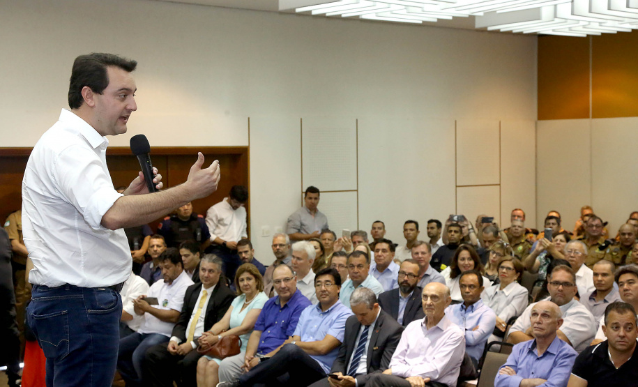 O governador Carlos Massa Ratinho Jr entregou nesta sexta(22) novas viaturas, aparelhos etolométricos e coletes balísticos às unidades da Polícia Militar que pertencem ao 2 Comando Regional - Londrina e região. Londrina,22/02/2019 Foto:Jaelson Lucas / ANPr