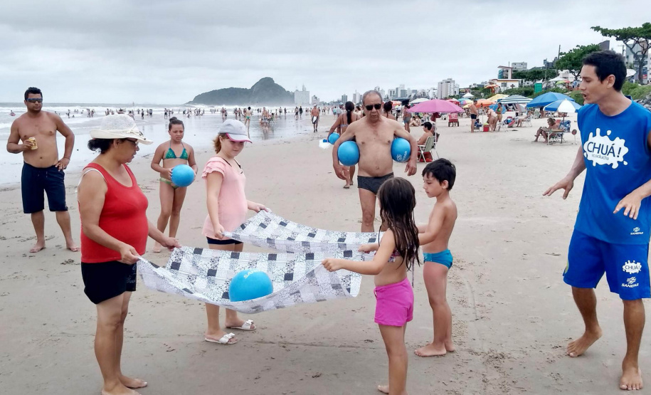 Sanepar oferece atividades de recreação educativa nas praias. Foto: Thays Poletto