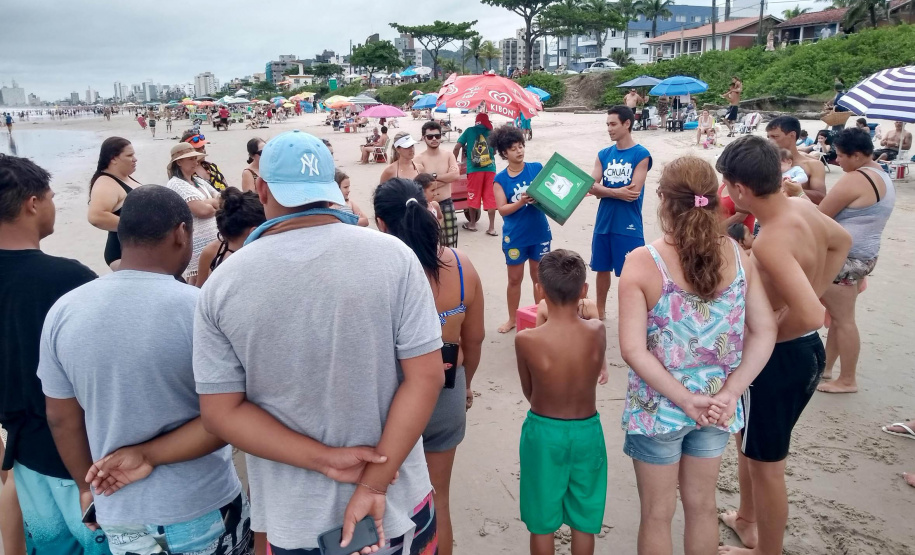 Sanepar oferece atividades de recreação educativa nas praias. Foto: Thays Poletto