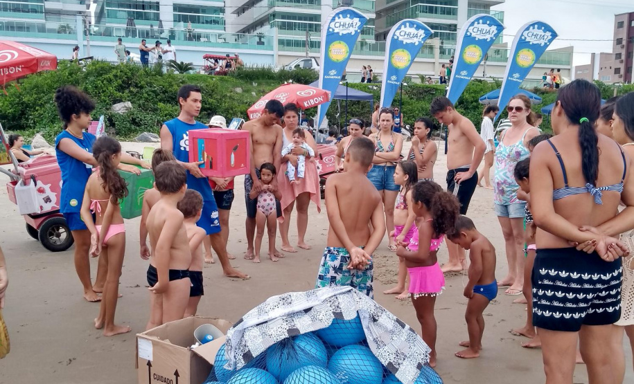 Sanepar oferece atividades de recreação educativa nas praias. Foto: Thays Poletto