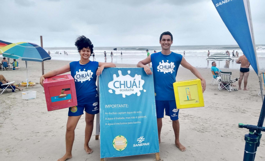 Sanepar oferece atividades de recreação educativa nas praias. Leonardo e Beatriz: recreadores de Matinhos.Foto: Thays Poletto