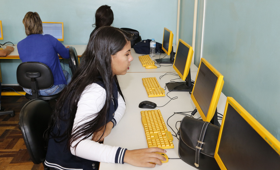 Estão abertas até 13 de março as pré-inscrições para os Exames da Educação de Jovens e Adultos (EJA) Online 2019, da Secretaria da Educação do Paraná.   -  Curitiba, 25/02/2019  -  Foto:Hedeson Alves/Arquivo SEED