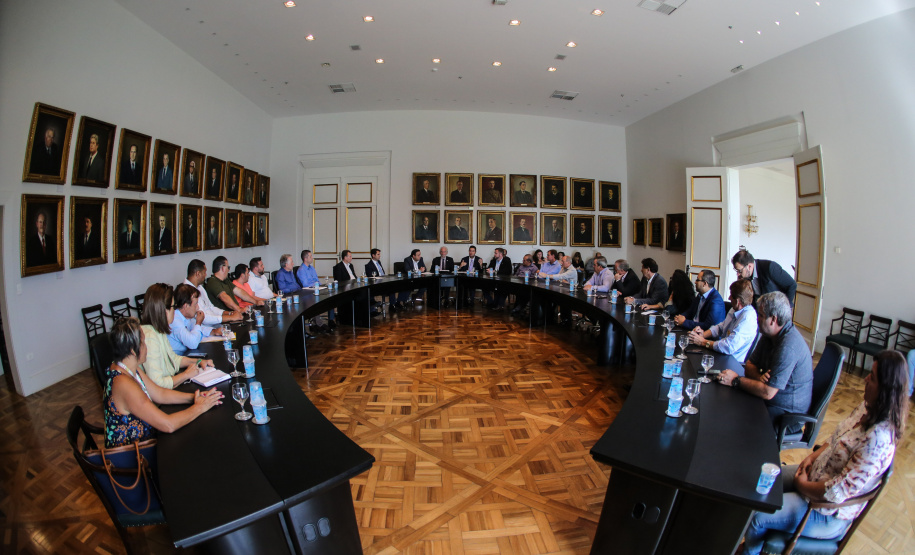 O Governo do Estado criou uma comissão de trabalho para reformular as Casas Familiares Rurais, modelo que integra o ensino formal à qualificação profissional dos filhos de agricultores familiares paranaenses