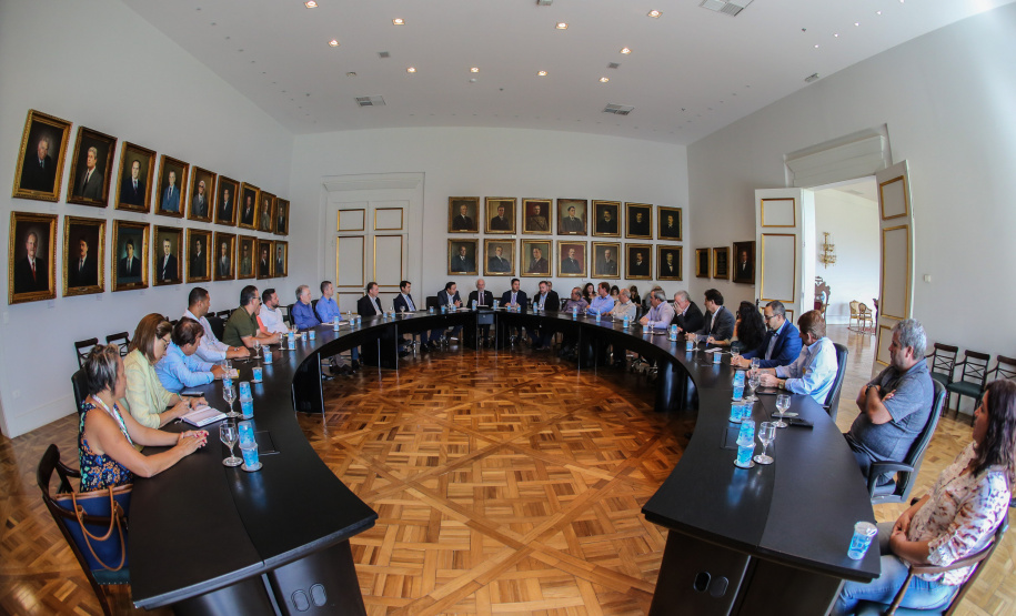 O Governo do Estado criou uma comissão de trabalho para reformular as Casas Familiares Rurais, modelo que integra o ensino formal à qualificação profissional dos filhos de agricultores familiares paranaenses