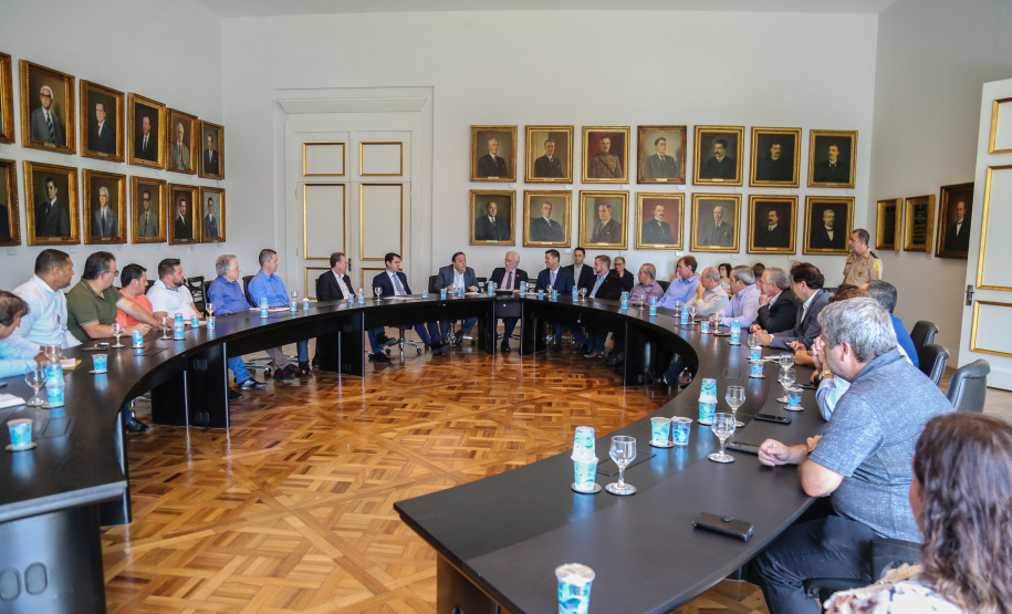 O Governo do Estado criou uma comissão de trabalho para reformular as Casas Familiares Rurais, modelo que integra o ensino formal à qualificação profissional dos filhos de agricultores familiares paranaenses