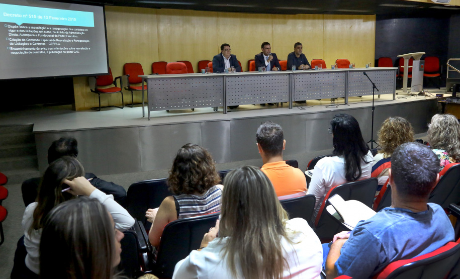 As secretarias estaduais do Paraná já iniciaram os trabalhos de reavaliação e a renegociação dos contratos vigentes para compra de bens e de fornecimento de serviços na administração pública estadual, para atender a determinação do governador Carlos Massa Ratinho Junior (Decreto 515/19). Curitiba,25/02/2019 Foto:Jaelson Lucas / ANPrr