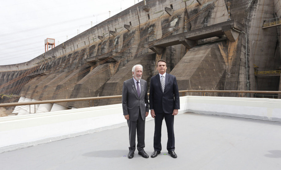 O governador em exercício Darci Piana participou nesta terça-feira (26), em Foz do Iguaçu, da cerimônia de posse do novo diretor-geral brasileiro da Itaipu Binacional, general Joaquim Silva e Luna, com as presenças do Presidente Jair Bolsonaro e do presidente do Paraguai, Mario Abdo Benítez; dos ministros almirante Bento Albuquerque, de Minas e Energia e Ernesto Araújo, de Relações Exteriores  - Foz do Iguaçu, 26/02/2019 - Foto: Arnaldo Alves/ANPr