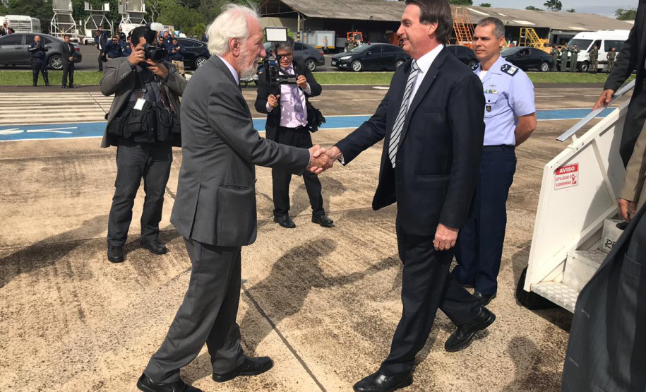 O governador em exercício Darci Piana recebe o presidente da República, Jair Bolsonaro. Foz do Iguaçu,26/02/2019. Foto:Divulgação/ANPr