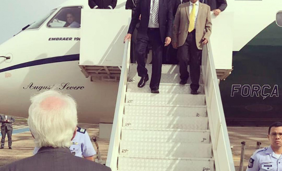 O governador em exercício Darci Piana recebe o presidente da República, Jair Bolsonaro. Foz do Iguaçu,26/02/2019. Foto:Divulgação/ANPr