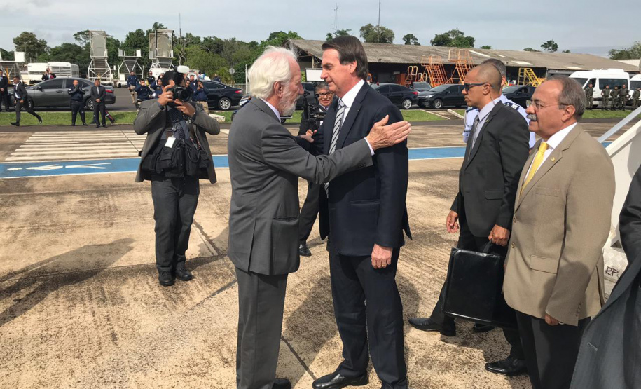 O governador em exercício Darci Piana recebe o presidente da República, Jair Bolsonaro. Foz do Iguaçu,26/02/2019. Foto:Divulgação/ANPr