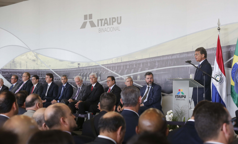 O governador em exercício Darci Piana participou nesta terça-feira (26), em Foz do Iguaçu, da cerimônia de posse do novo diretor-geral brasileiro da Itaipu Binacional, general Joaquim Silva e Luna, com as presenças do Presidente Jair Bolsonaro e do presidente do Paraguai, Mario Abdo Benítez; dos ministros almirante Bento Albuquerque, de Minas e Energia e Ernesto Araújo, de Relações Exteriores  - Foz do Iguaçu, 26/02/2019 - Foto: Arnaldo Alves/ANPr