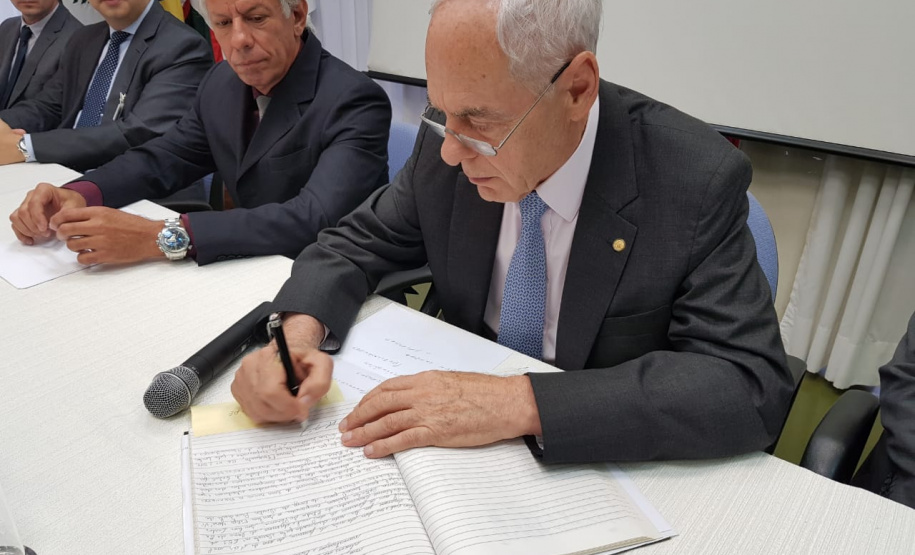 O Secretário de Estado da Administração e da Previdência, Reinhold Stephanes, deu posse nesta terça-feira (26), aos novos integrantes do Conselho Diretor da PARANAPREVIDÊNCIA