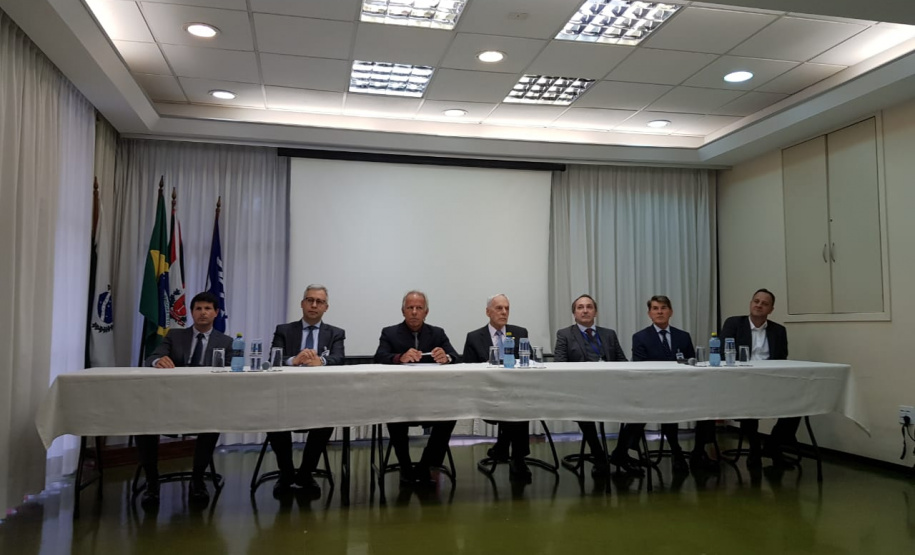 O Secretário de Estado da Administração e da Previdência, Reinhold Stephanes, deu posse nesta terça-feira (26), aos novos integrantes do Conselho Diretor da PARANAPREVIDÊNCIA