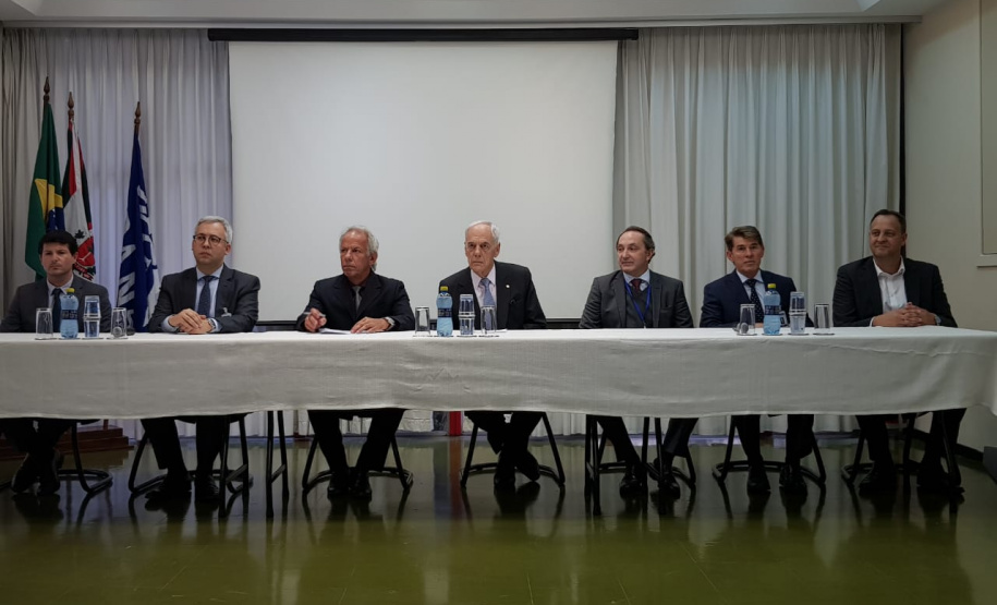 O Secretário de Estado da Administração e da Previdência, Reinhold Stephanes, deu posse nesta terça-feira (26), aos novos integrantes do Conselho Diretor da PARANAPREVIDÊNCIA