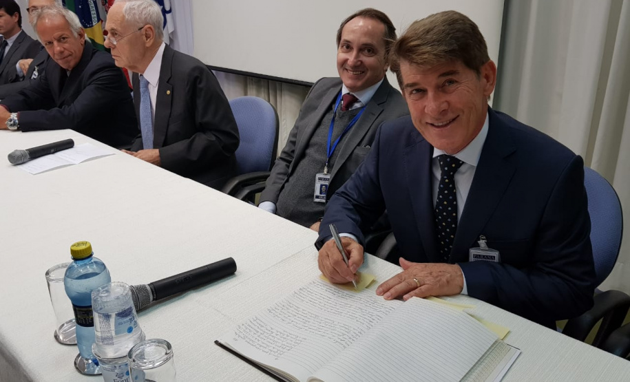 O Secretário de Estado da Administração e da Previdência, Reinhold Stephanes, deu posse nesta terça-feira (26), aos novos integrantes do Conselho Diretor da PARANAPREVIDÊNCIA