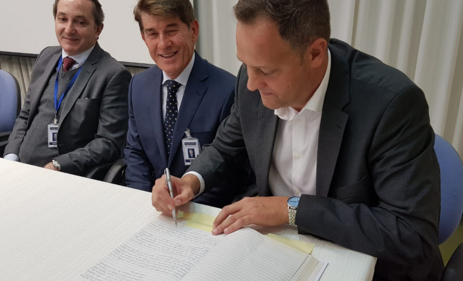 O Secretário de Estado da Administração e da Previdência, Reinhold Stephanes, deu posse nesta terça-feira (26), aos novos integrantes do Conselho Diretor da PARANAPREVIDÊNCIA