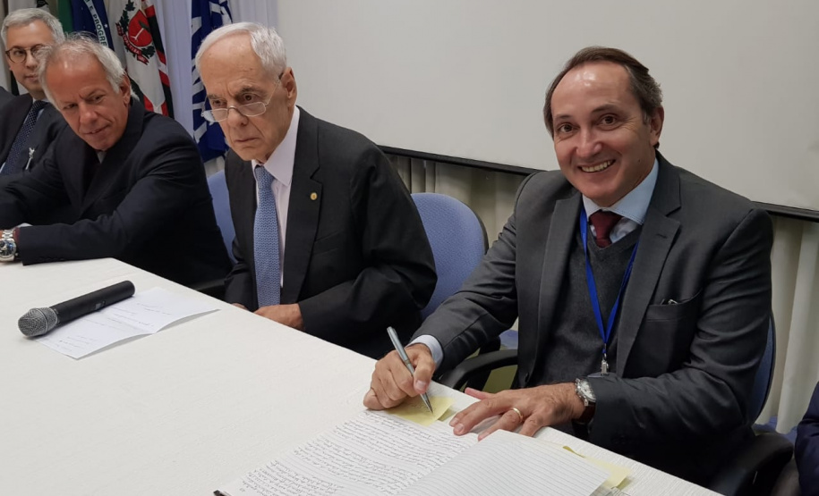 O Secretário de Estado da Administração e da Previdência, Reinhold Stephanes, deu posse nesta terça-feira (26), aos novos integrantes do Conselho Diretor da PARANAPREVIDÊNCIA