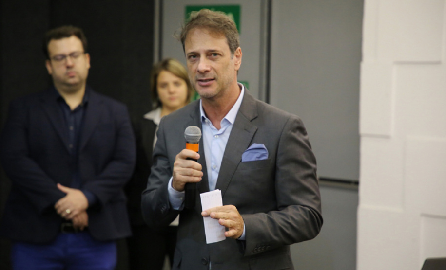 A formação de consórcios entre os municípios é a melhor alternativa para o gerenciamento dos resíduos sólidos no Paraná, conforme especialistas que participaram do evento técnico internacional de capacitação para o Projeto de Cooperação Técnica para a Proteção do Clima na Gestão de Resíduos Sólidos Urbanos no Brasil (ProteGEEr), realizado na segunda e na terça (25 e 26) pela Sanepar, em parceria com a Agência de Cooperação Alemã GIZ (Deutsche Gesellschaft für Internationale