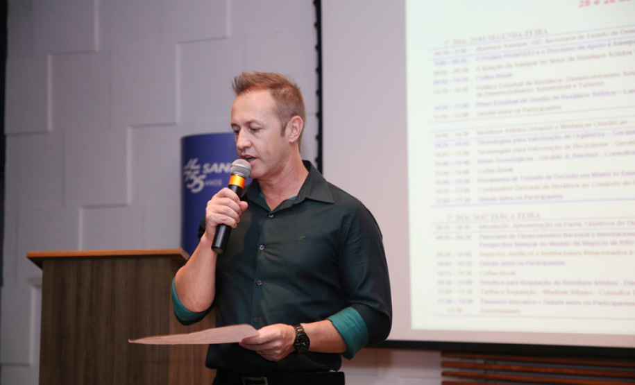 A formação de consórcios entre os municípios é a melhor alternativa para o gerenciamento dos resíduos sólidos no Paraná, conforme especialistas que participaram do evento técnico internacional de capacitação para o Projeto de Cooperação Técnica para a Proteção do Clima na Gestão de Resíduos Sólidos Urbanos no Brasil (ProteGEEr), realizado na segunda e na terça (25 e 26) pela Sanepar, em parceria com a Agência de Cooperação Alemã GIZ (Deutsche Gesellschaft für Internationale