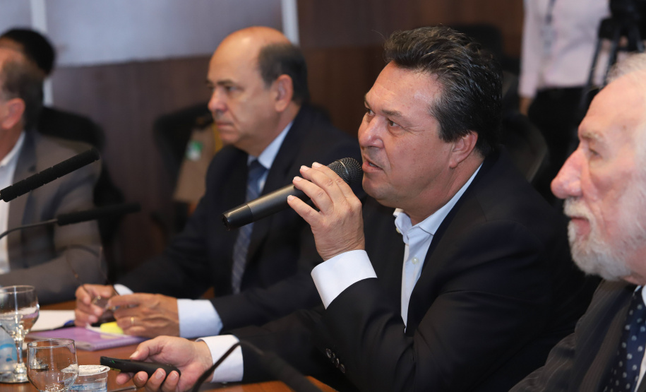 Governador em exercício Darci Piana coordena reunião com equipe de Governo. Na foto, Secretário de Estado do Meio Ambiente e Recursos Hídricos, Márcio Nunes  -  Curitiba, 27/02/2019  -  Foto: Rodrigo Félix Leal/ANPr